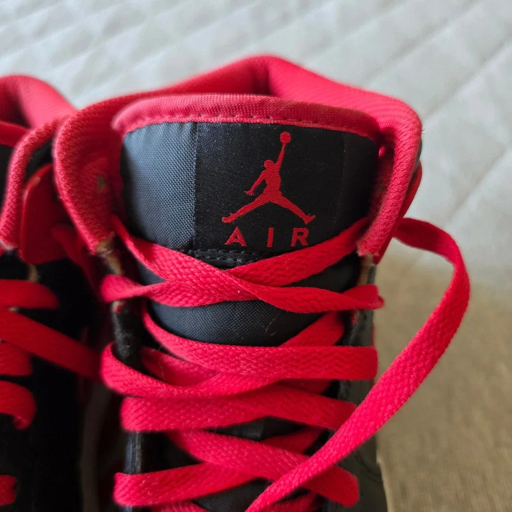 Nike Air Jordan 1 Mid GS Alternate Bred Black Fire Red Size 4.5Y